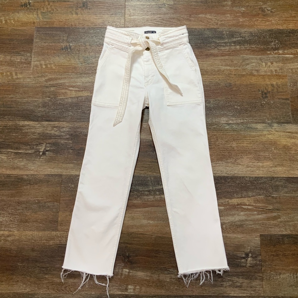ABERCROMBIE & FITCH WHITE ANKLE ULTRA HIGH WAIST JEANS WITH TIE BELT SIZE 2